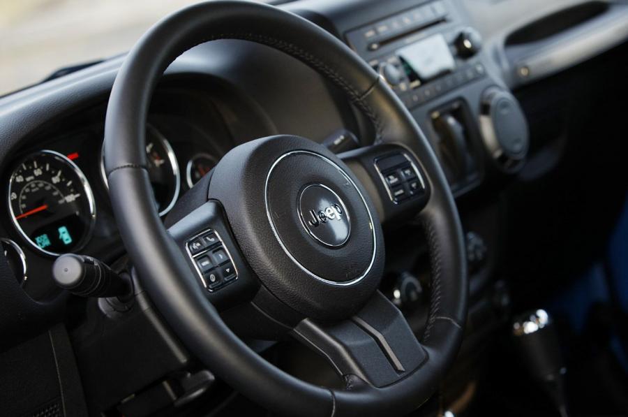  Jeep Wrangler Sport 2012 года  (фото 20 из 60)